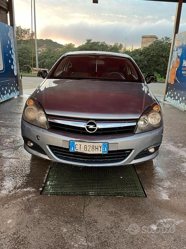 Usata Opel Astra 101 CV (74 kW) 2005 Grigio Berlina