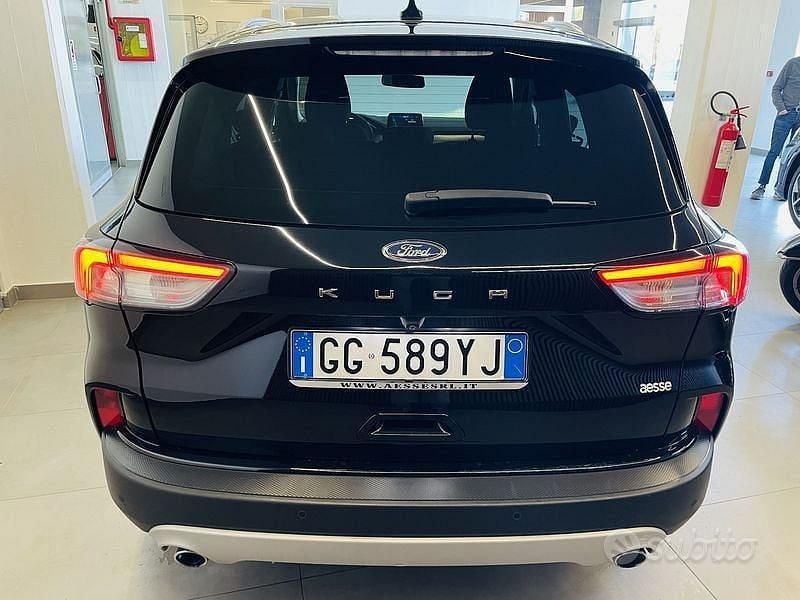 Usata Ford Kuga Titanium 120 CV (88 kW) 2021 Nero SUV