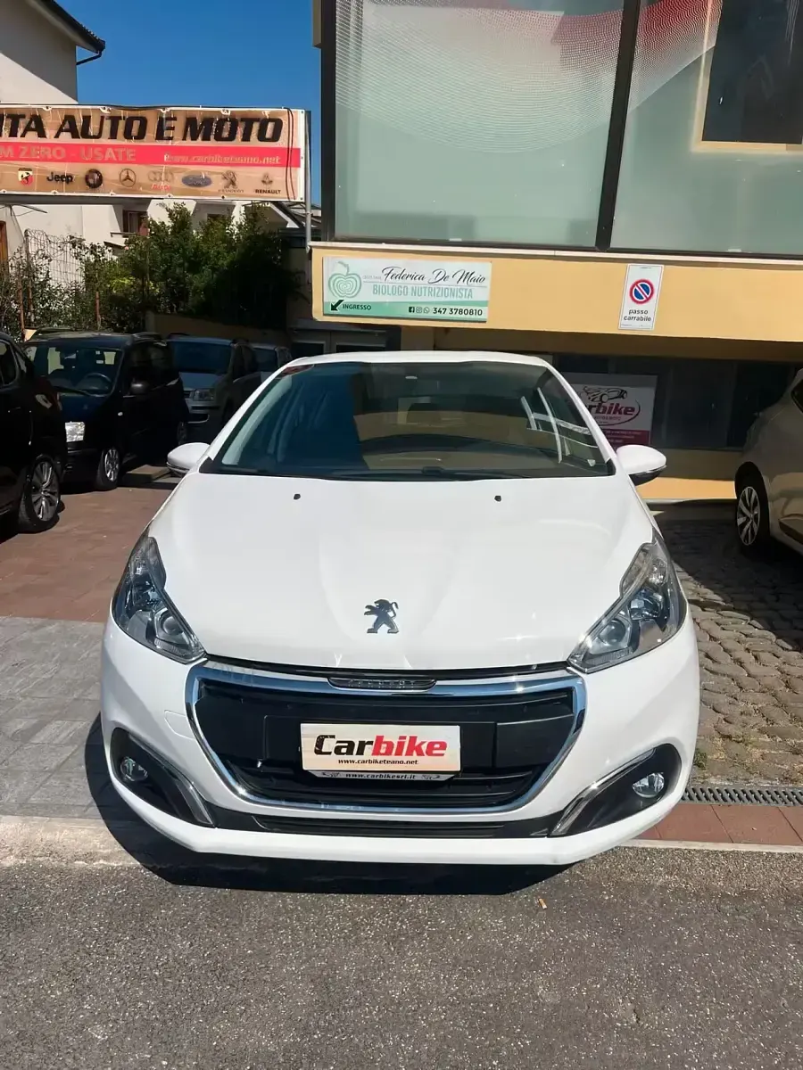 Usata Peugeot 208 Access 68 CV (50 kW) 2017 Bianco Utilitaria
