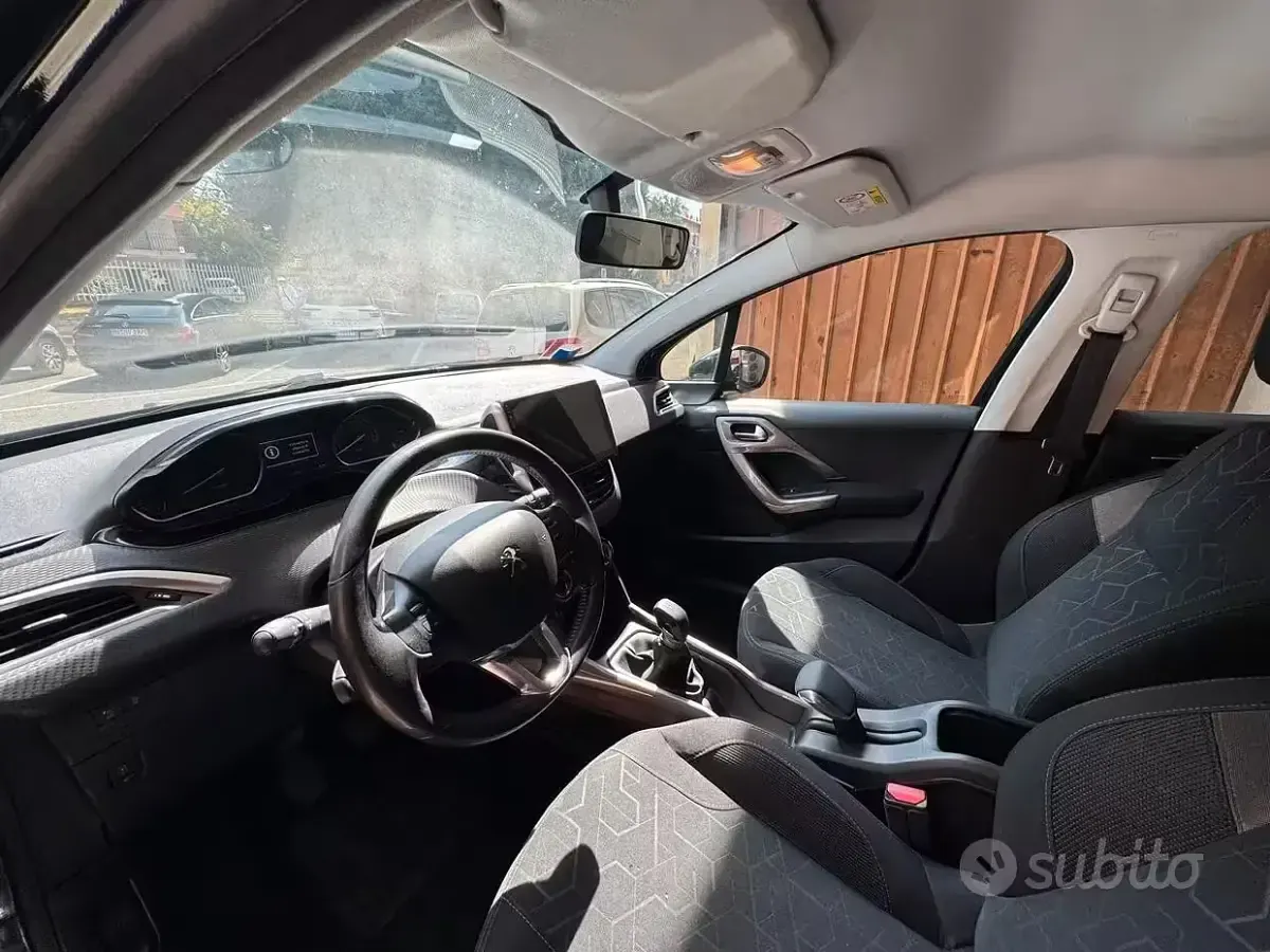 Usata Peugeot 2008 Active 75 CV (55 kW) 2015 Nero SUV