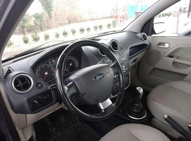 Usata Ford Fiesta Ghia 68 CV (50 kW) 2006 Berlina