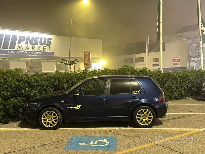 Usata VW Golf IV 105 CV (77 kW) 2002 Blu Berlina
