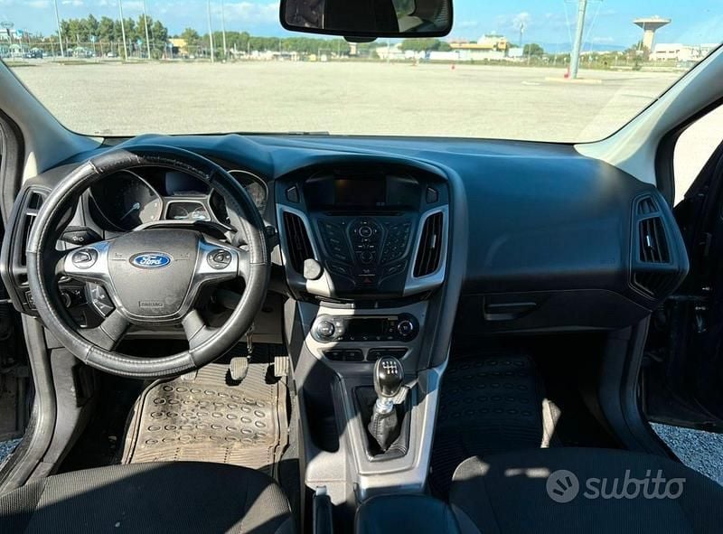 Begagnad Ford Focus 105 HK (77 kW) 2013 Svart Kombi