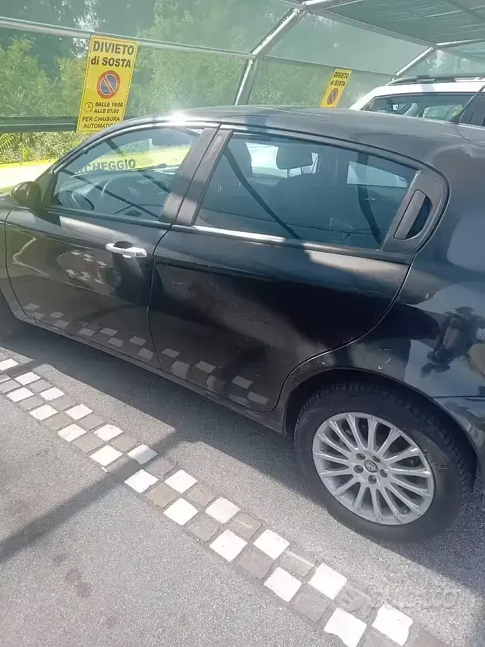 Usata Alfa Romeo 147 105 CV (77 kW) 2006 Nero Utilitaria