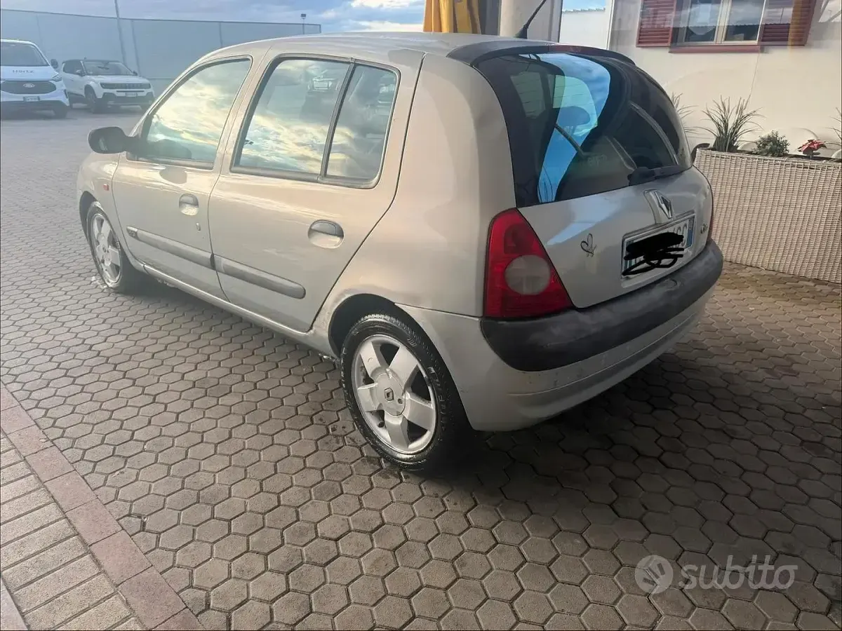 Usata Renault Clio 100 CV (73 kW) 2005 Grigio Utilitaria