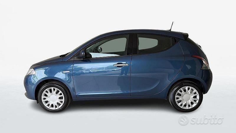 Usata Lancia Ypsilon Gold 70 CV (51 kW) 2023 Blu/azzurro Utilitaria