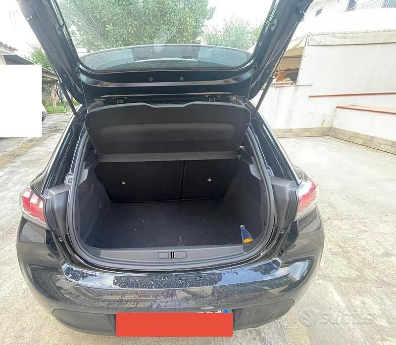 Usata Peugeot 208 102 CV (75 kW) 2023 Nero Utilitaria
