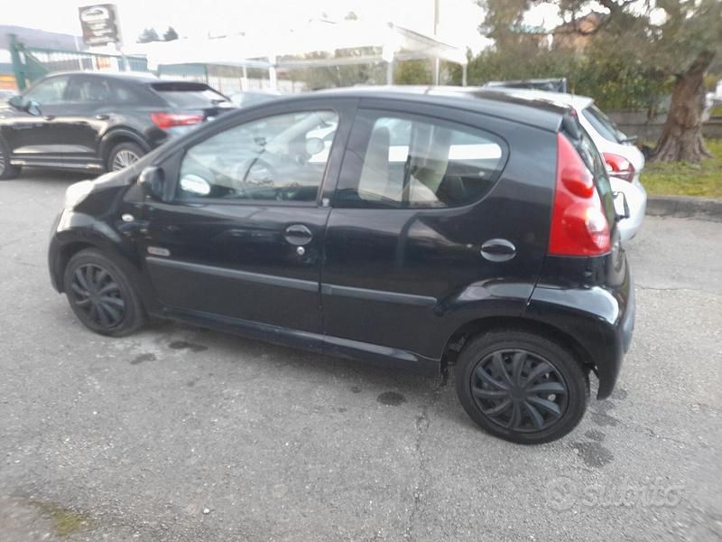 Usata Peugeot 107 68 CV (50 kW) 2008 Nero Utilitaria