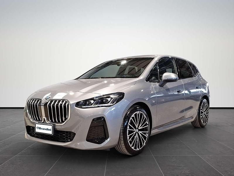 Skyscraper grey metallic Usata 2024 BMW 218 Active Tourer Comfort Edition Monovolume | 32.337 € (Buon prezzo) - Immagine 1/4