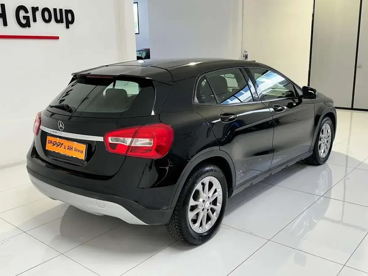 Usata Mercedes GLA180 109 CV (80 kW) 2015 Nero SUV