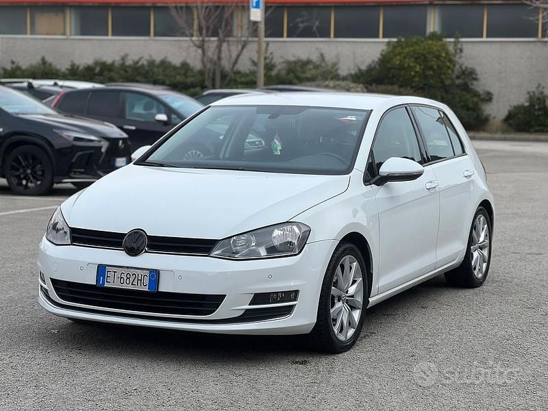 Bianco Usata 2014 VW Golf VII Utilitaria | 7800 € (Super prezzo) - Immagine 1/4