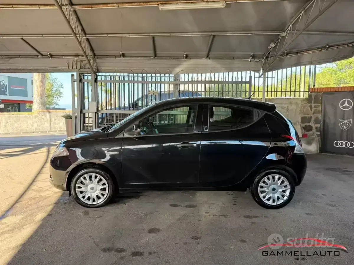 Usata Lancia Ypsilon Silver 69 CV (50 kW) 2013 Nero Utilitaria