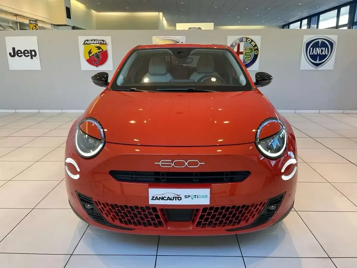 Usata Fiat 600E La Prima 114 kW (156 CV) 2025 Arancione SUV