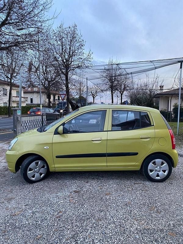 Usata Kia Picanto Spirit 61 CV (44 kW) 2006 Verde Utilitaria