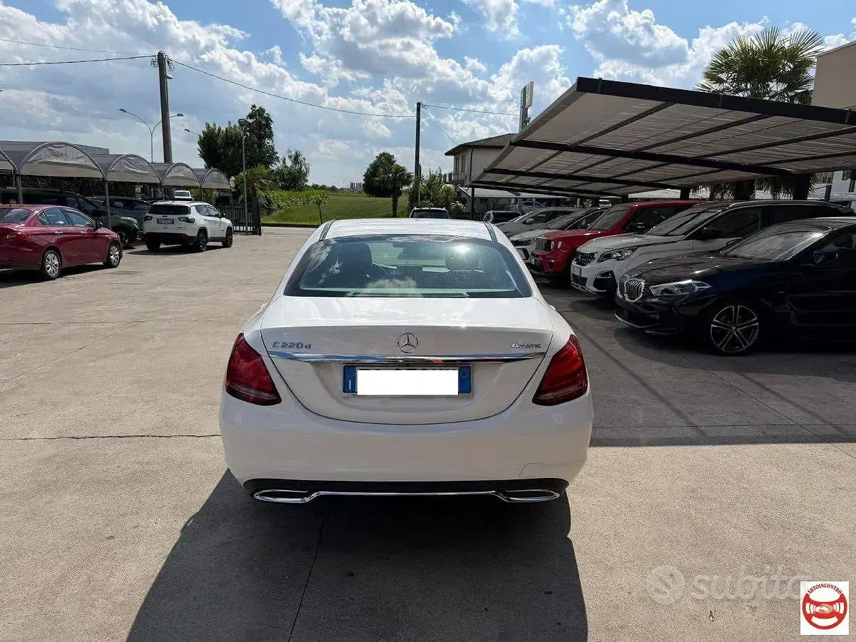 Usado Mercedes C220 170 CV (125 kW) 2018 Blanco Berlina