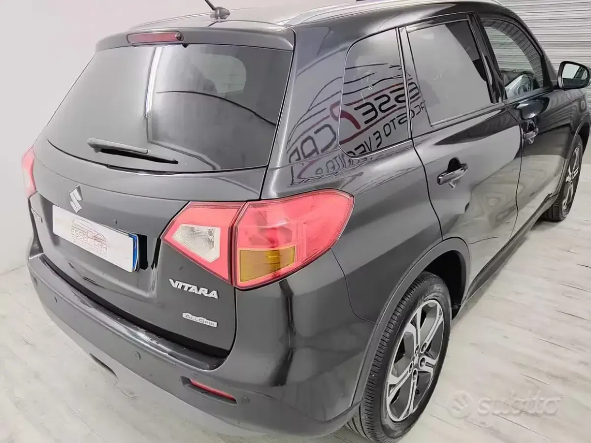 Usata Suzuki Vitara 120 CV (88 kW) 2018 Nero SUV