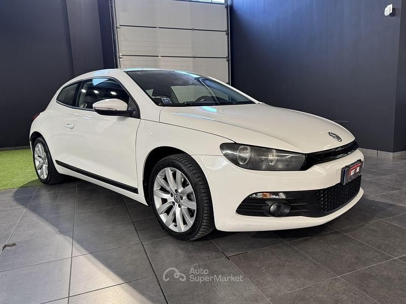 Begagnad VW Scirocco 122 HK (89 kW) 2013 Vit Sportkupé