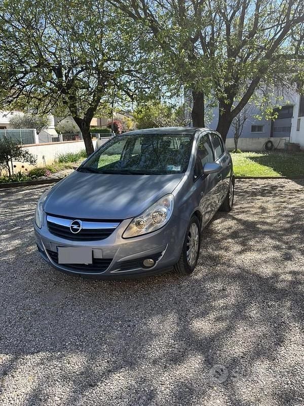 Usata Opel Corsa Enjoy 80 CV (58 kW) 2009 Utilitaria