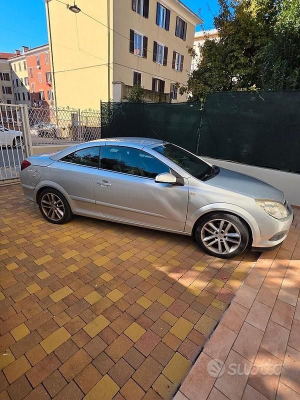 Grigio Usata 2007 Opel Astra Cabriolet Cosmo Cabrio | 2950 € - Immagine 1/4