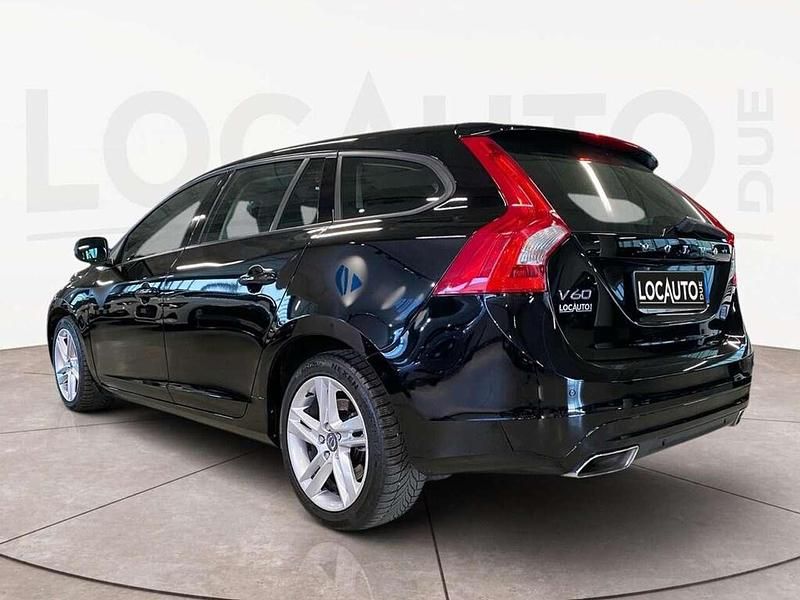 Käytetty Volvo V60 Kinetic 181 HP (133 kW) 2014 Musta Farmari