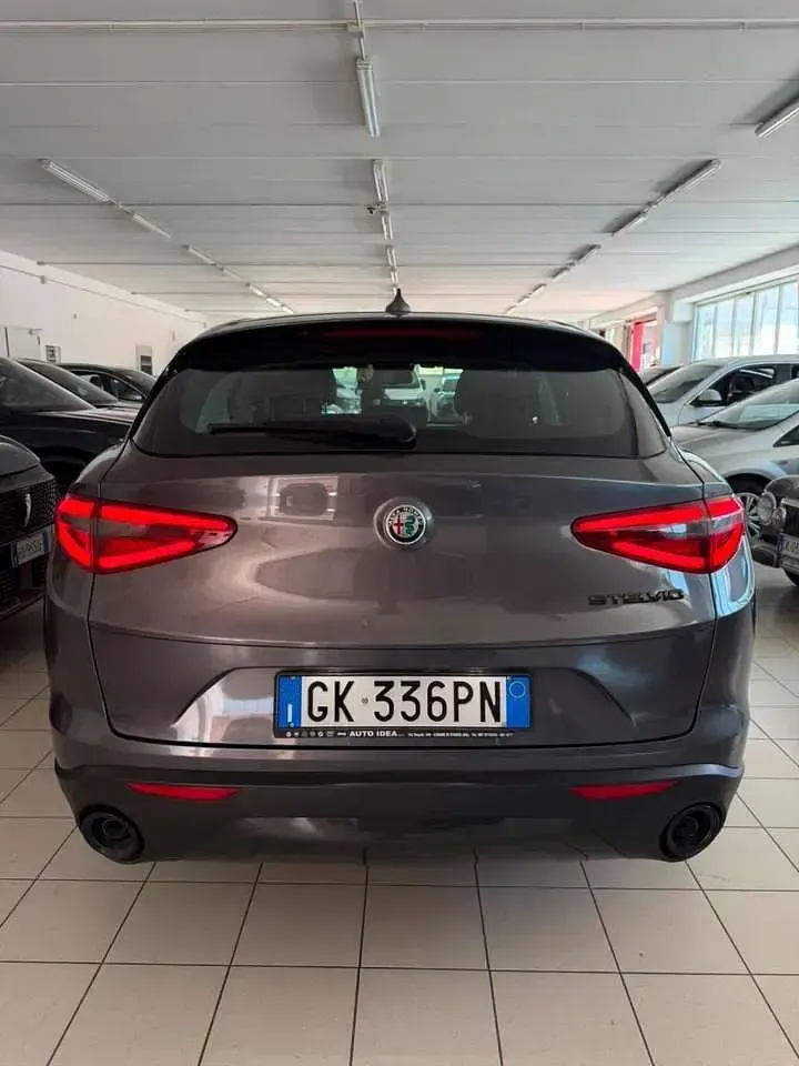 Usata Alfa Romeo Stelvio Sprint 190 CV (139 kW) 2021 Grigio SUV