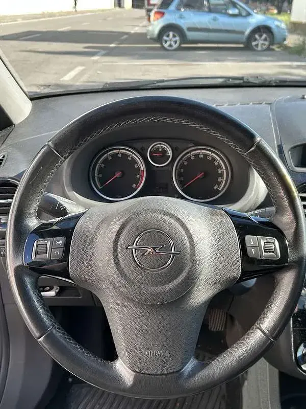 Usata Opel Corsa Edition 80 CV (58 kW) 2010 Grigio Utilitaria