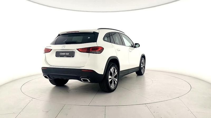 Usata Mercedes GLA200 163 CV (119 kW) 2020 Bianco polare ; SUV