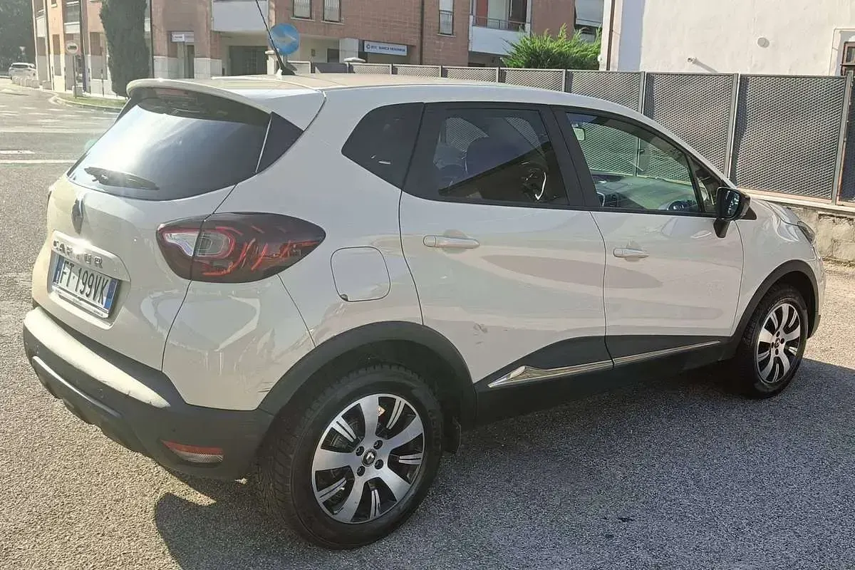Usata Renault Captur 90 CV (66 kW) 2019 Beige SUV