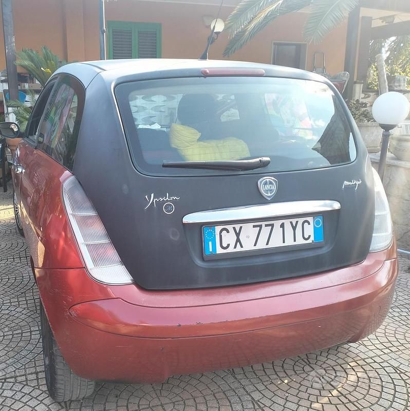 Usata Lancia Ypsilon 70 CV (51 kW) 2005 Rosso Utilitaria