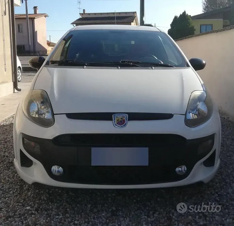 Usata Fiat Grande Punto Abarth 165 CV (121 kW) 2010 Bianco Utilitaria