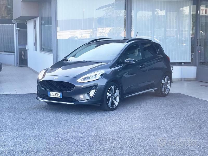 Usata Ford Fiesta 101 CV (74 kW) 2019 Grigio Utilitaria