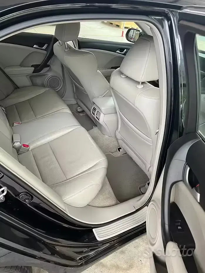 Usata Honda Accord Executive 150 CV (110 kW) 2009 Nero Berlina