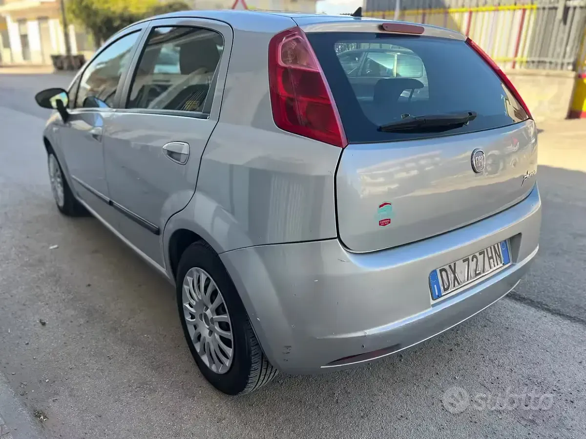 Usata Fiat Grande Punto 75 CV (55 kW) 2010 Grigio Utilitaria