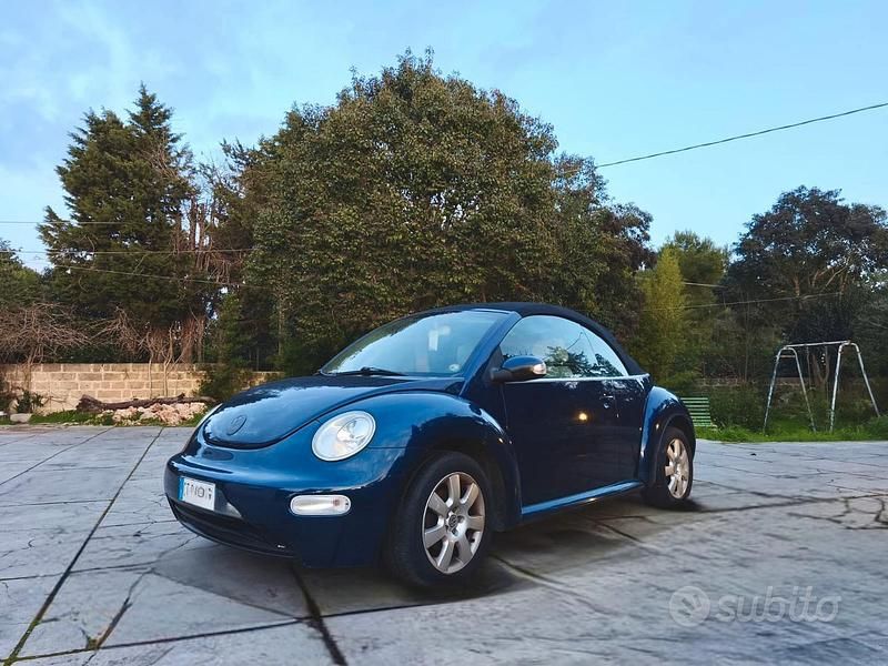 Usata VW New Beetle 105 CV (77 kW) 2005 Blu Utilitaria