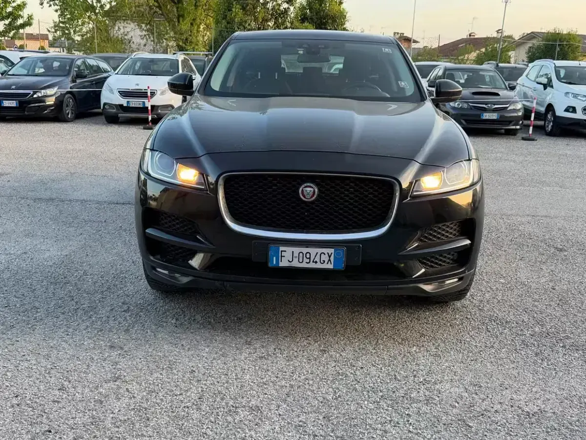 Usata Jaguar F-Pace Prestige 180 CV (132 kW) 2017 Nero SUV