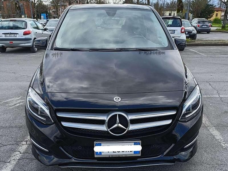 Usata Mercedes B200 136 CV (100 kW) 2019 Nero Monovolume