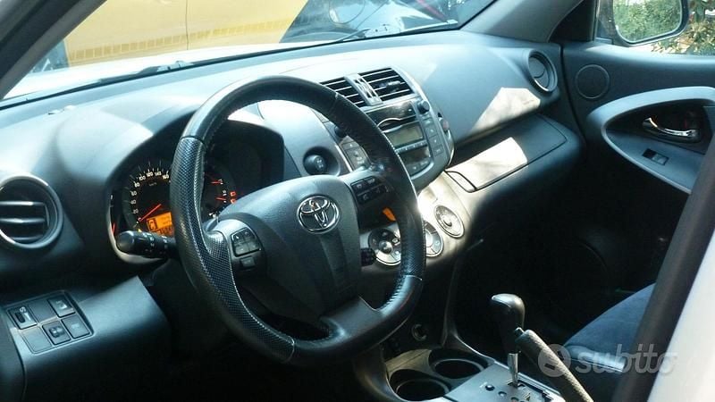 Usata Toyota RAV4 150 CV (110 kW) 2010 SUV