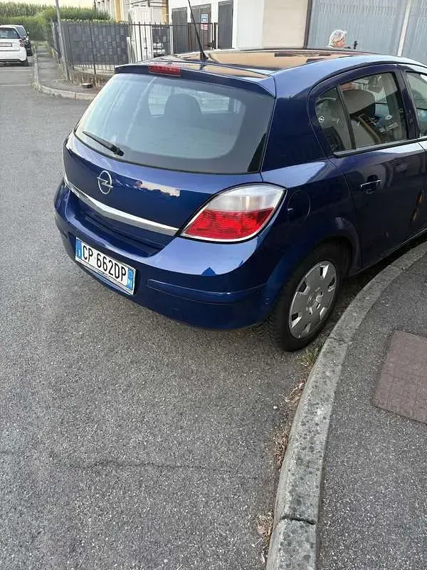 Usata Opel Astra Cosmo 90 CV (66 kW) 2004 Berlina