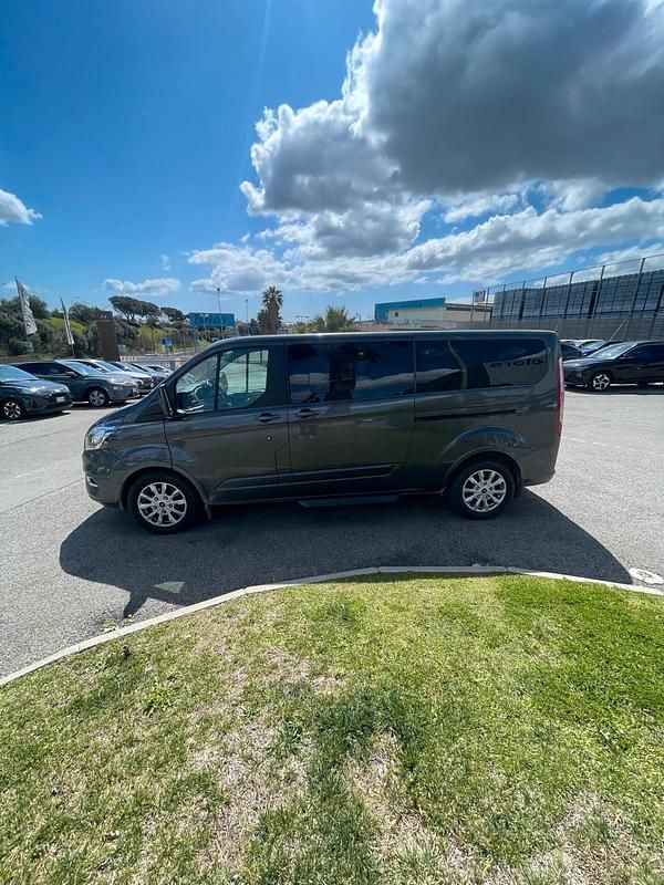 Usata Ford Tourneo Titanium 169 CV (124 kW) 2018 Grigio Monovolume