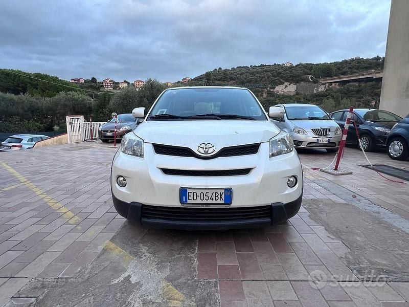 Usata Toyota Urban Cruiser Luxury 90 CV (66 kW) 2010 Bianco SUV