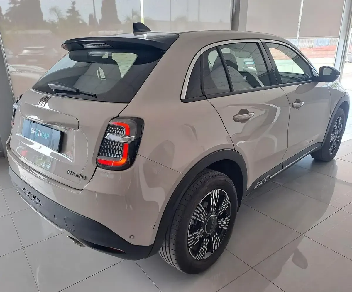 Usata Fiat 600 135 CV (99 kW) 2025 Beige SUV