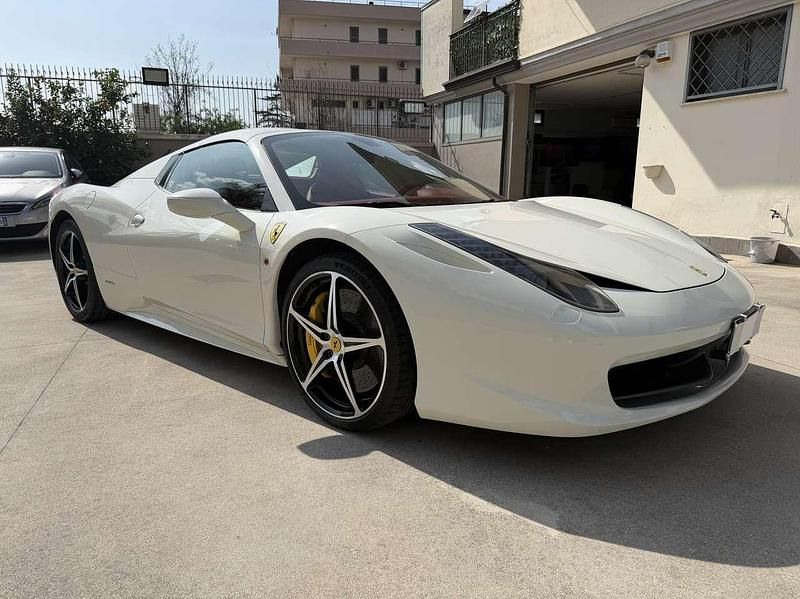 Usata Ferrari 458 570 CV (419 kW) 2012 Bianco Cabrio