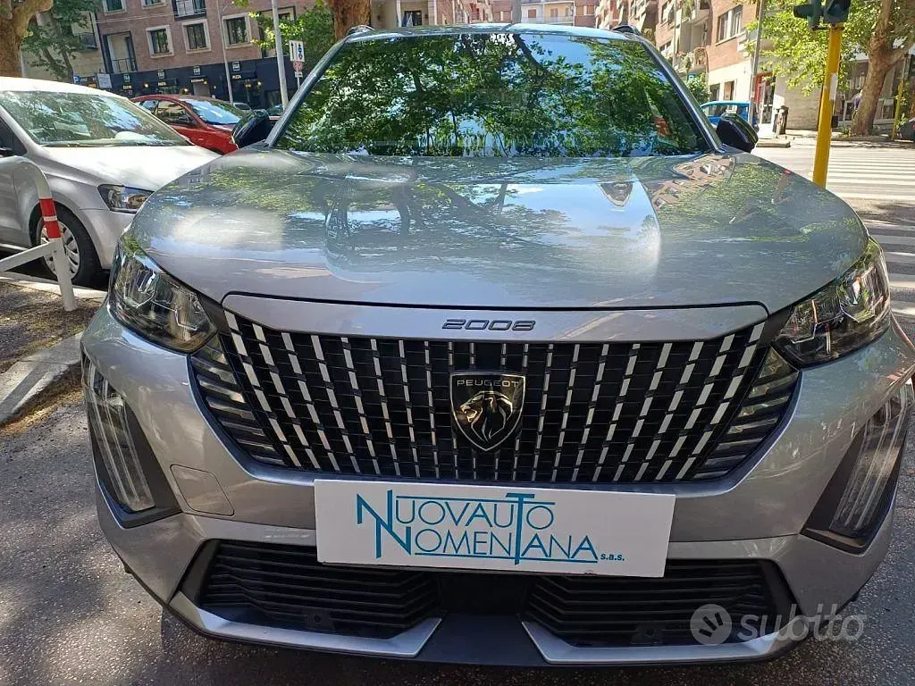 Usata Peugeot 2008 Allure 101 CV (74 kW) 2025 Grigio SUV