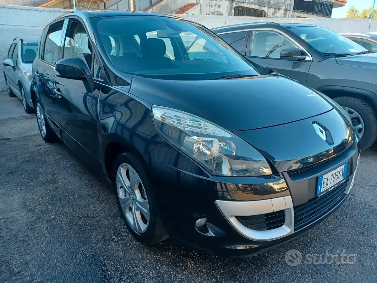 Usata Renault Scénic 110 CV (80 kW) 2010 Nero Monovolume