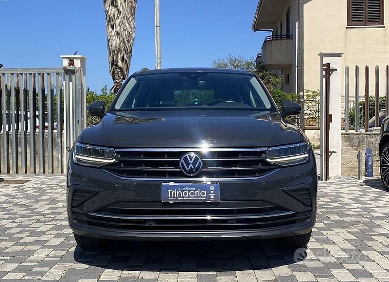 Usata VW Tiguan Life 122 CV (89 kW) 2021 Grigio SUV