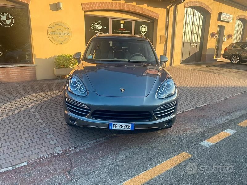 Usata Porsche Cayenne 2011 Grigio SUV