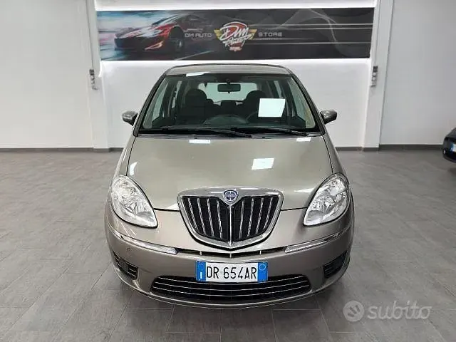 Usata Lancia Musa 95 CV (69 kW) 2008 Marrone Monovolume