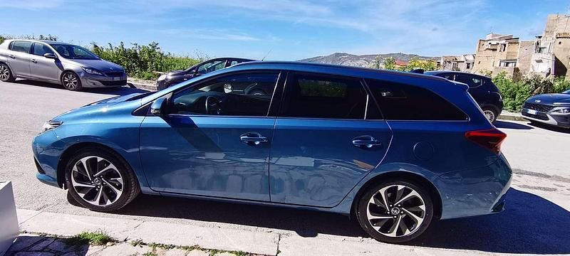 Usata Toyota Auris Hybrid Active 99 CV (72 kW) 2015 Station wagon