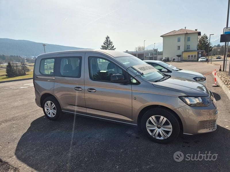 Usata VW Caddy Life 114 CV (83 kW) 2022 Grigio Monovolume