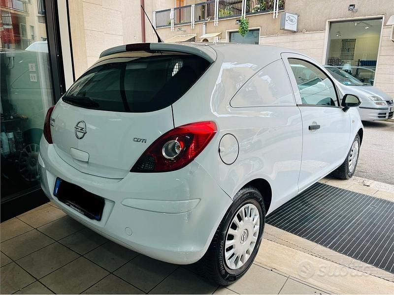 Usata Opel Corsa 74 CV (54 kW) 2015 Bianco Utilitaria